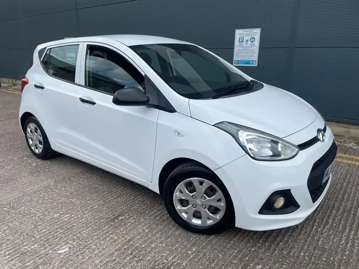Used Hyundai i10 67 HP (49 kW) 2014 White Hatchback