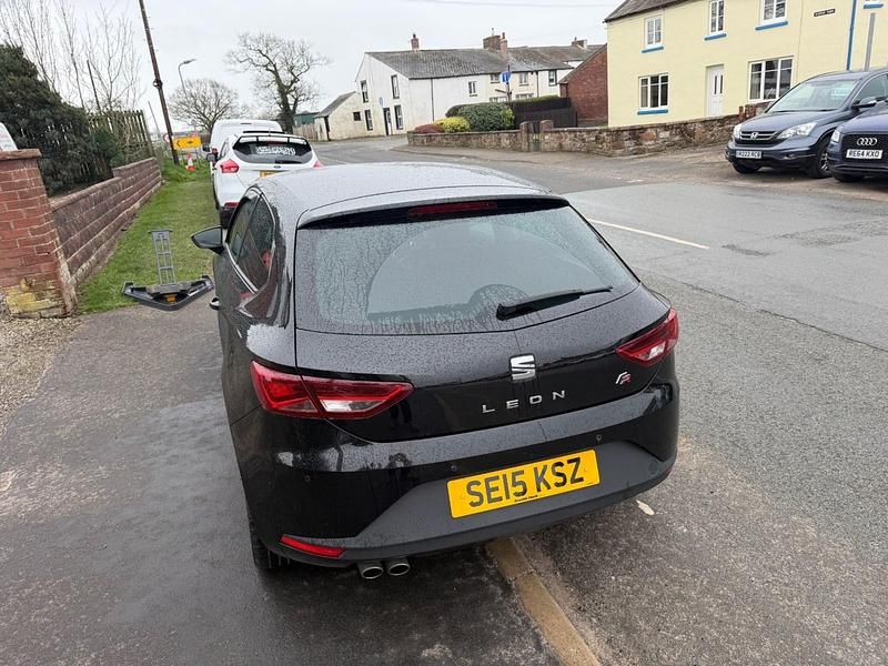 Używany Seat Leon FR 2015 Czarny Hatchback