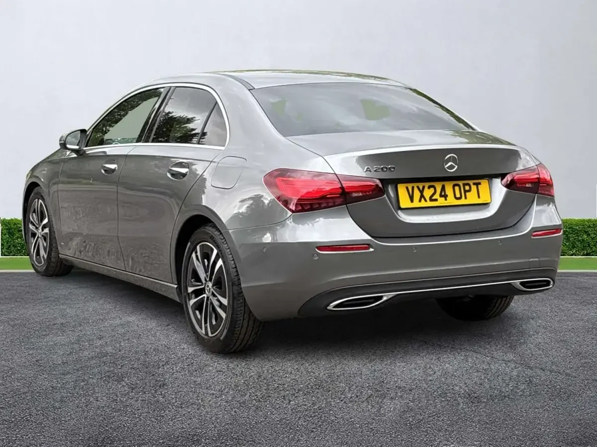 Używany Mercedes A200 Executive 163 KM (119 kW) 2024 Szary Sedan/Limuzyna