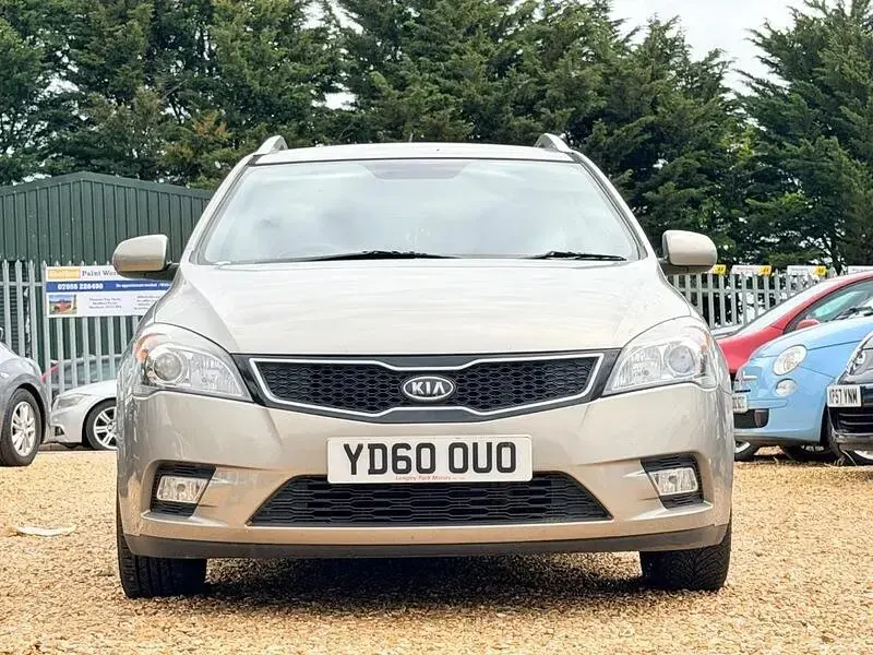 Used Kia Ceed 113 HP (83 kW) 2010 Silver Hatchback