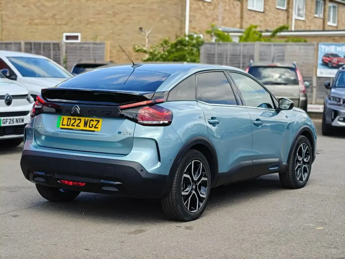 Used Citroën e-C4 Shine 98 kW (134 HP) 2022 Blue Hatchback