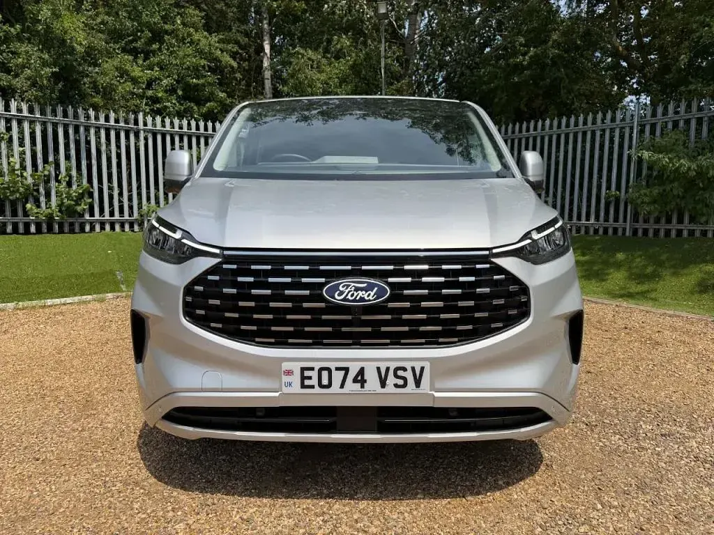 Used Ford Tourneo Titanium X 170 HP (125 kW) 2024 Silver MPV
