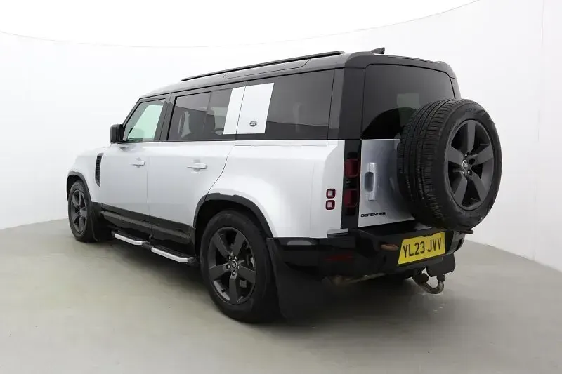 Used Land Rover Defender HSE Dynamic 296 HP (217 kW) 2023 Silver SUV