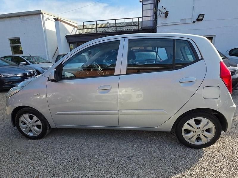 Used Hyundai i10 Active 83 HP (61 kW) 2014 Silver Hatchback