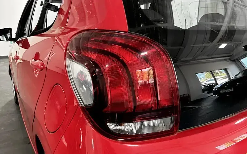 Used Peugeot 108 Active 72 HP (52 kW) 2019 Red Hatchback