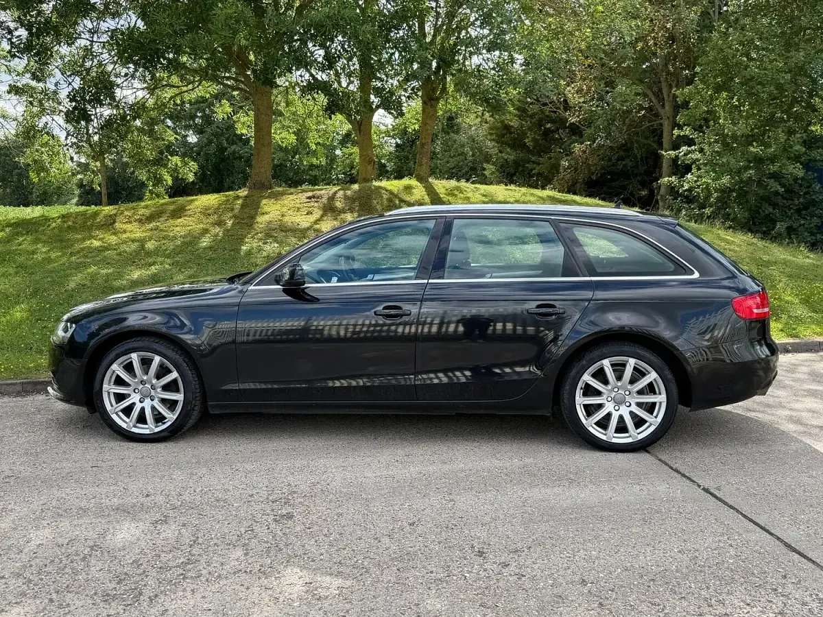 Used Audi A4 Advanced 177 HP (130 kW) 2015 Black Estate