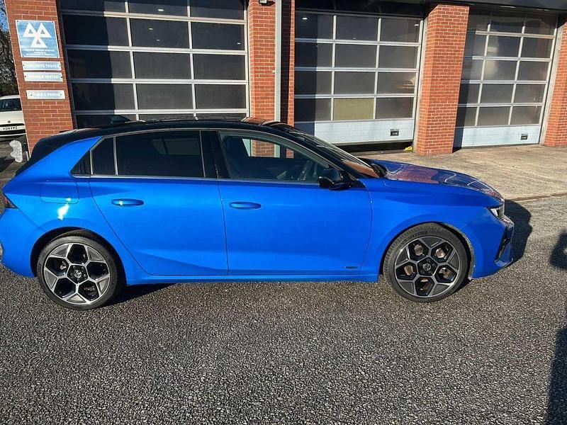 Used Vauxhall Astra Ultimate 128 HP (94 kW) 2023 Blue Hatchback
