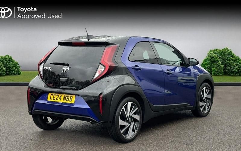 Used Toyota Aygo X 72 HP (52 kW) 2024 Juniper blue bitone SUV