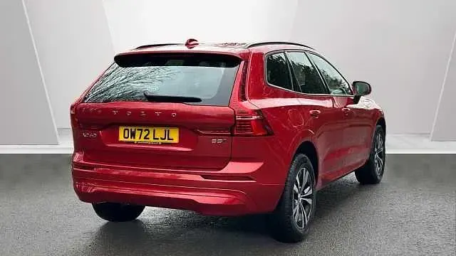 Used Volvo XC60 Core 250 HP (183 kW) 2023 Red SUV