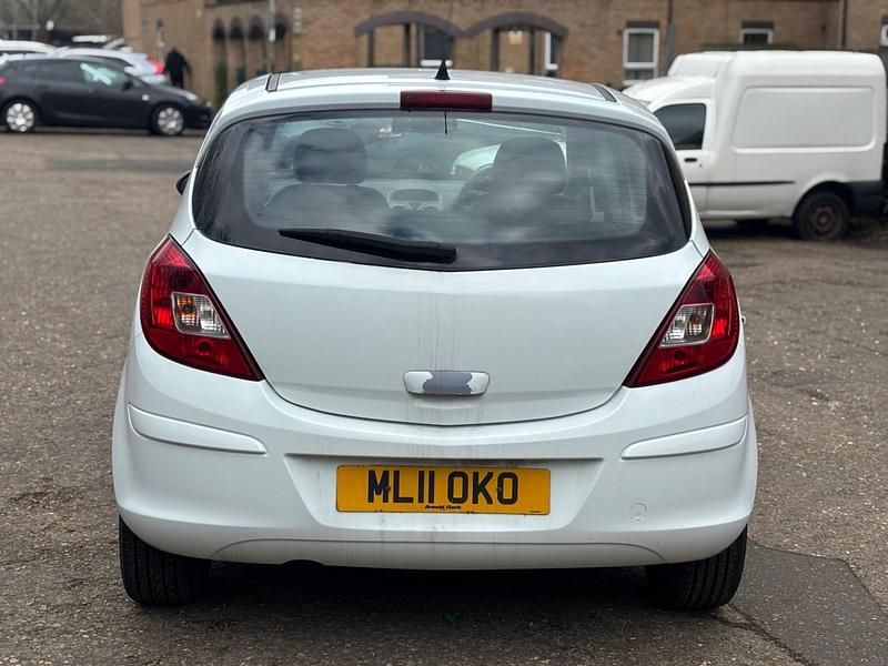 Used Vauxhall Corsa 85 HP (62 kW) 2011 White Hatchback