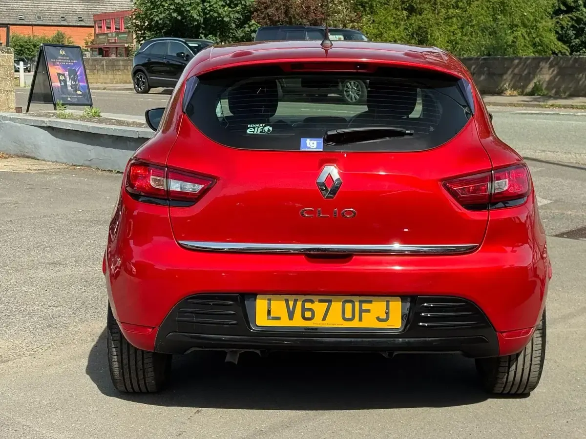 Used Renault Clio IV Dynamique 2017 Red Hatchback
