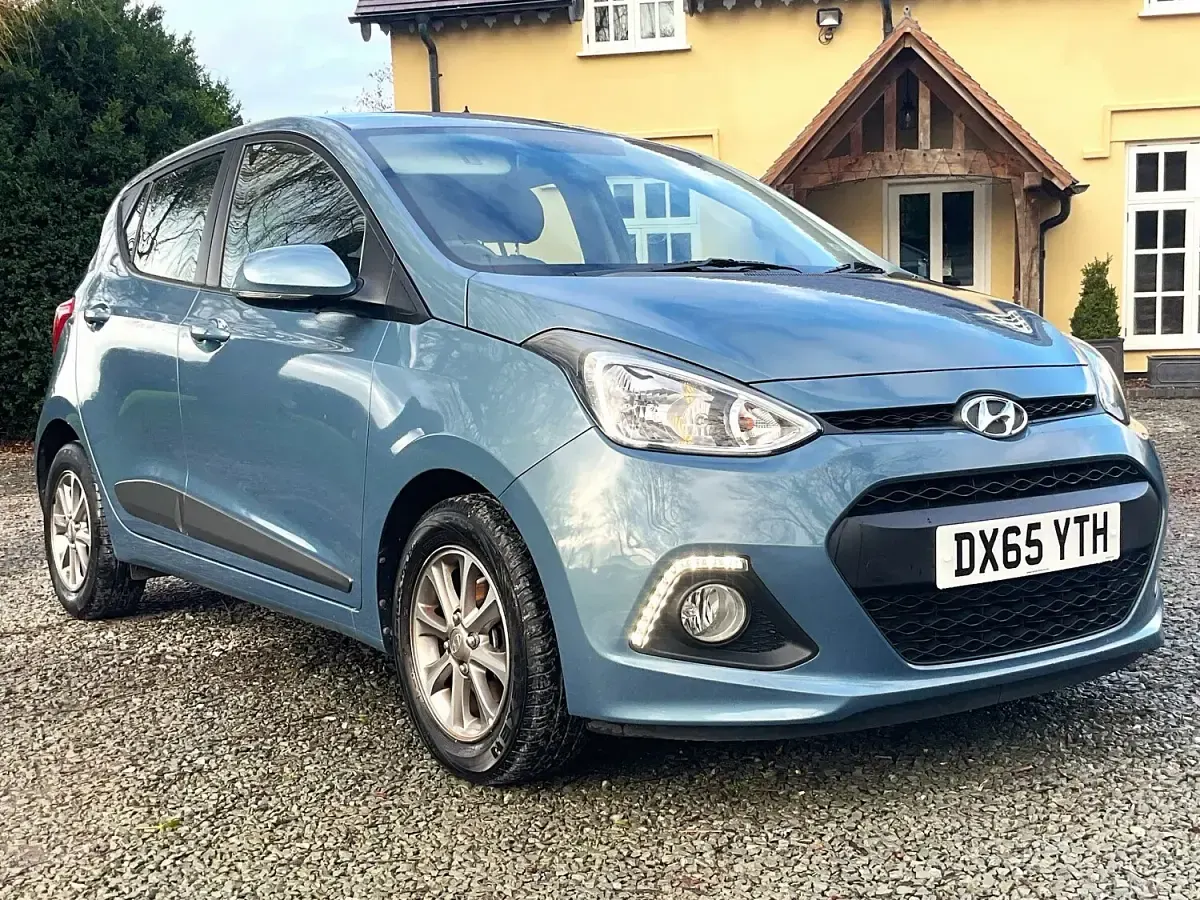 Käytetty Hyundai i10 Premium 87 HP (63 kW) 2015 Sininen Viistoperä