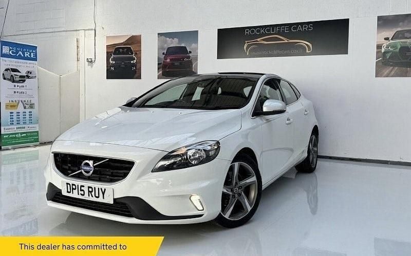 Used Volvo V40 R-Design 122 HP (89 kW) 2015 Hatchback