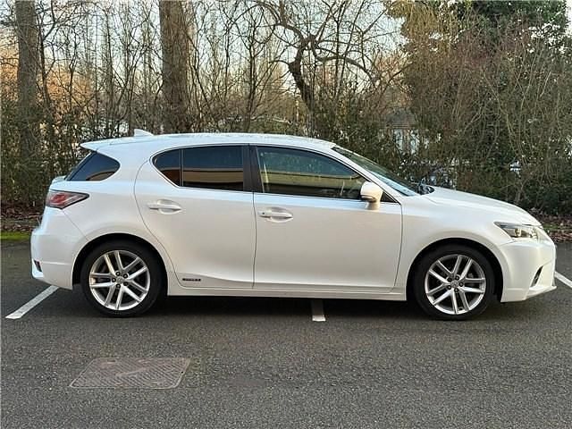 Used Lexus CT200h 2014 White Hatchback