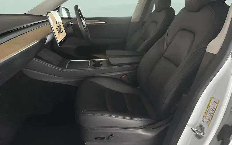 Used Tesla Model Y Long Range AWD 286 kW (389 HP) 2025 SUV