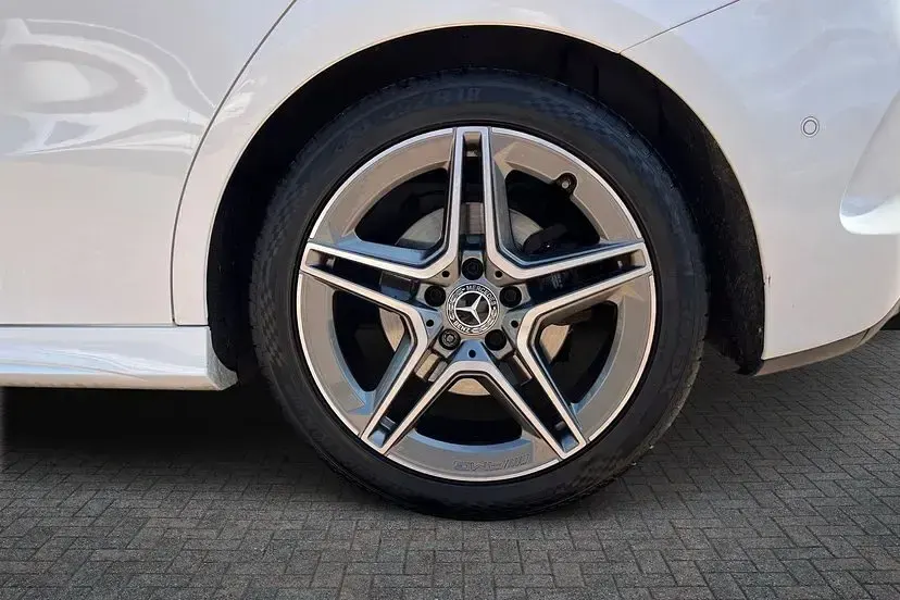 Used Mercedes B200 AMG Line Premium 163 HP (119 kW) 2019 White Hatchback