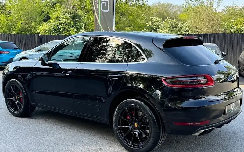 Used Porsche Macan Turbo 400 HP (294 kW) 2017 Black SUV