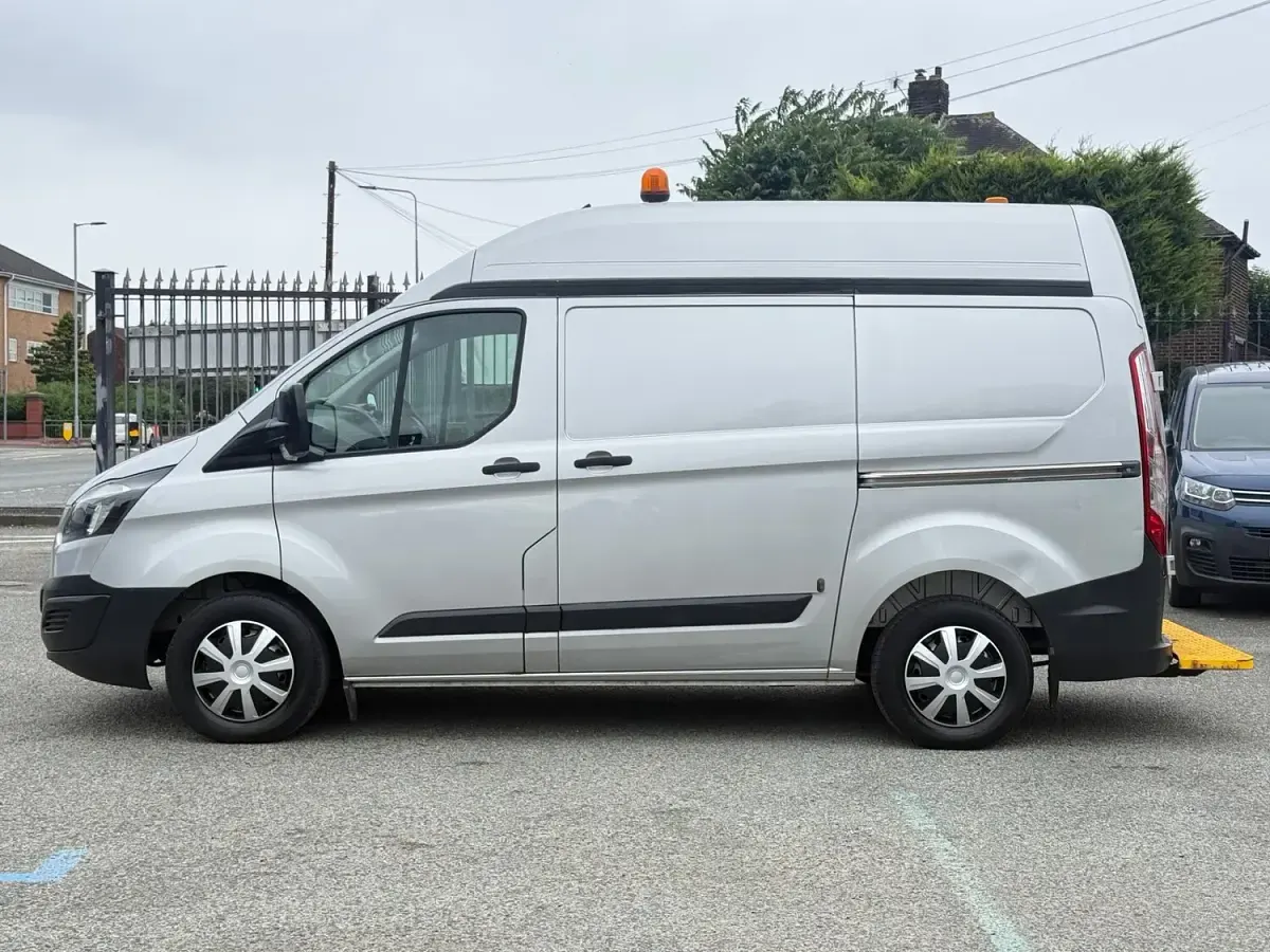 Used Ford Transit Custom 100 HP (73 kW) 2015 Silver Van
