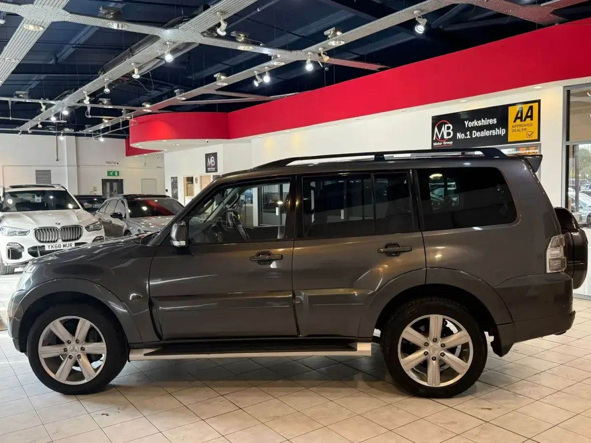 Second-hand Mitsubishi Shogun 197 CP (144 kW) 2015 Gri SUV
