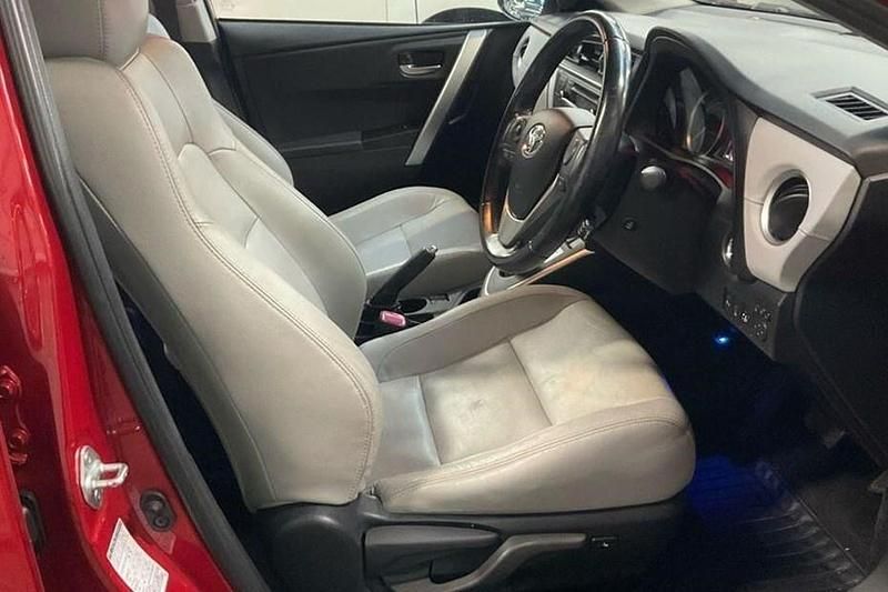 Used 2014 Toyota Auris Touring Sports Estate | £7,990 (Fair price) - Image 1/1
