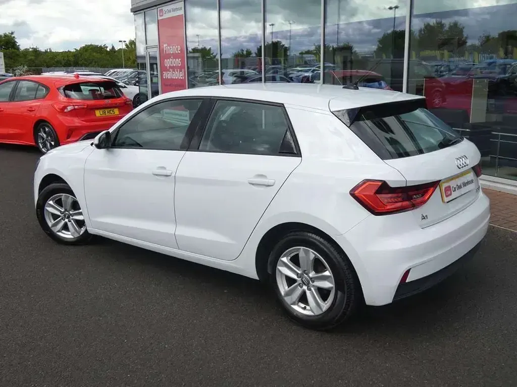 Begagnad Audi A1 Design 113 HK (83 kW) 2019 Vit SUV