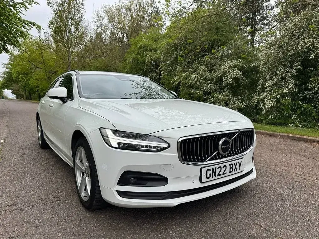 Used Volvo V90 CC 300 HP (220 kW) 2022 White Estate