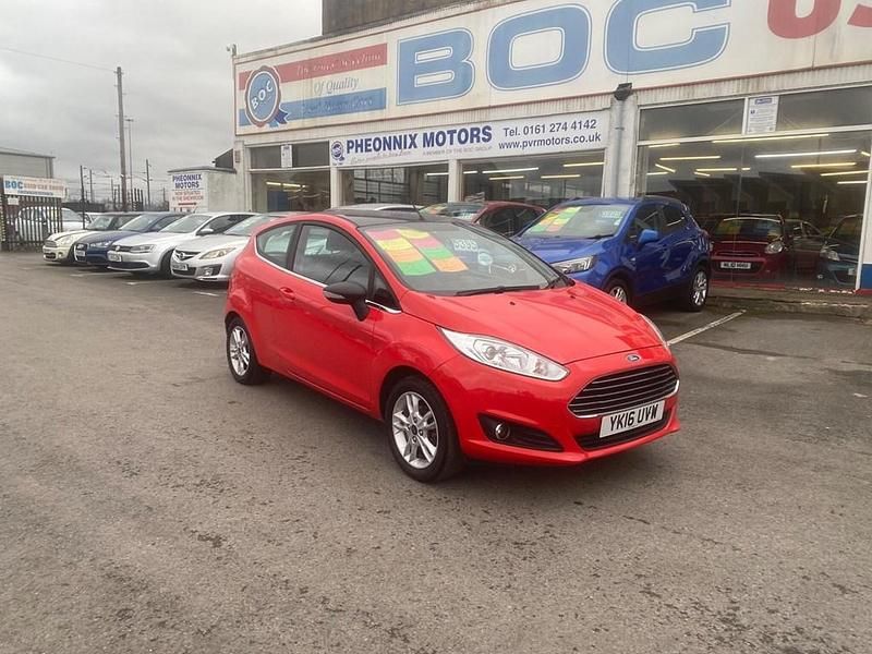 Used Ford Fiesta Zetec 82 HP (60 kW) 2016 Red Hatchback