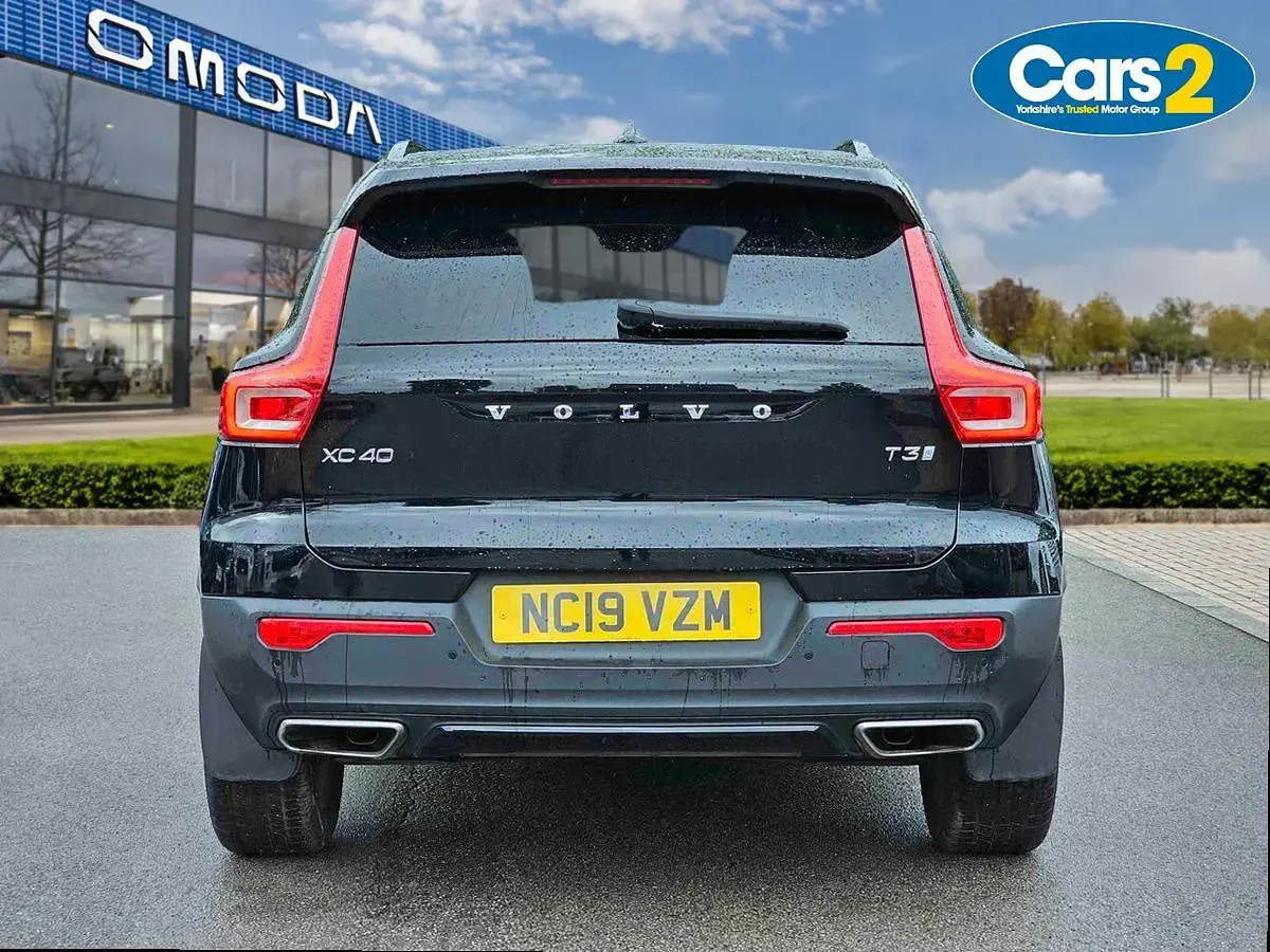 Used Volvo XC40 R-Design 163 HP (119 kW) 2019 Black SUV