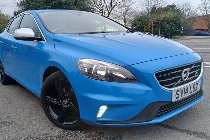 Used Volvo V40 R-Design 115 HP (84 kW) 2014 Blue Hatchback