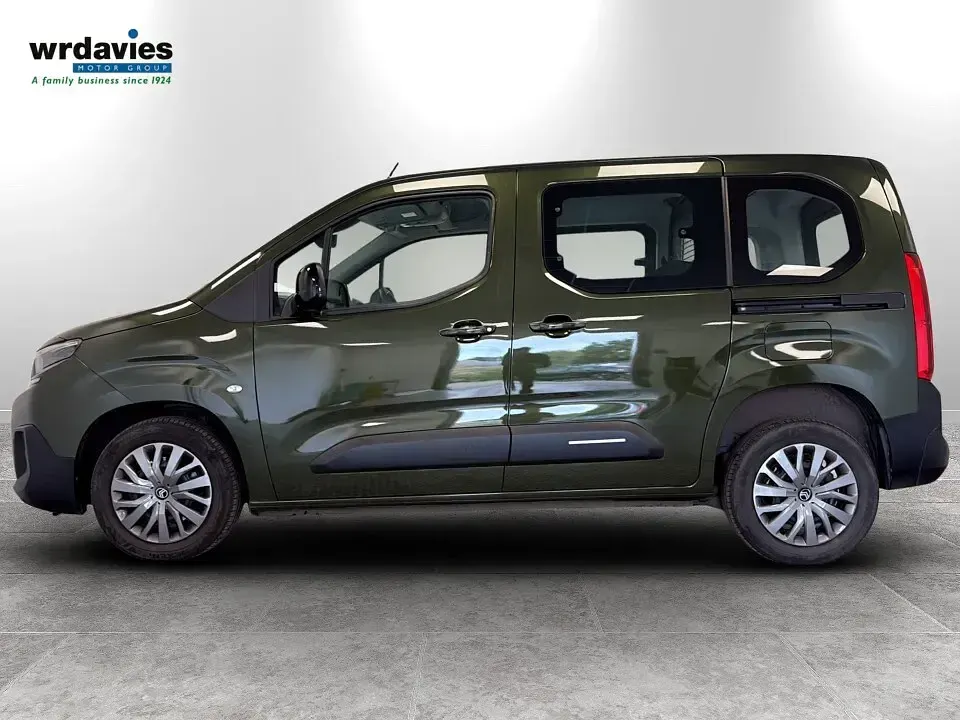 Used Citroën Berlingo PureTech 110 HP (80 kW) 2024 Green MPV