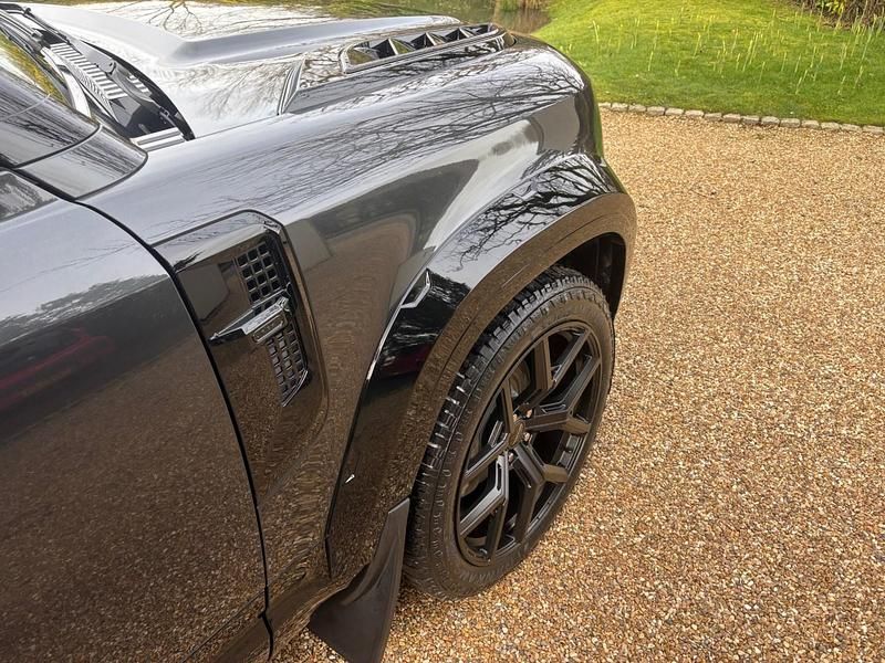 New Land Rover Defender SE Dynamic 2025 Black SUV