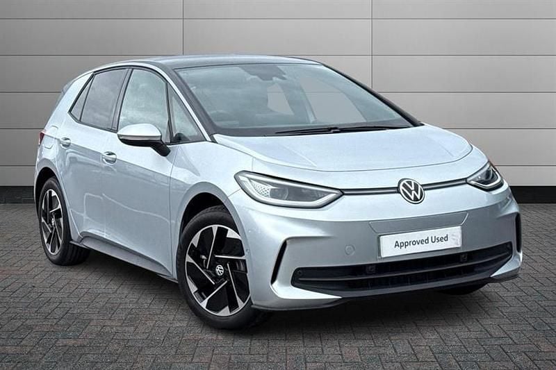 Scale silver with solid black roof New 2025 VW ID.3 Pro Hatchback | £27,450 - Image 1/4