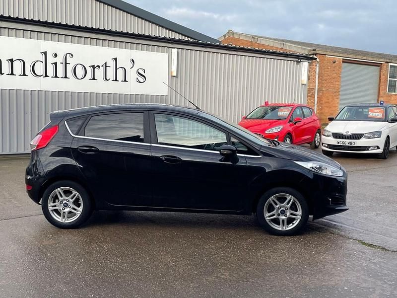 Used Ford Fiesta Zetec 75 HP (55 kW) 2013 Black Hatchback