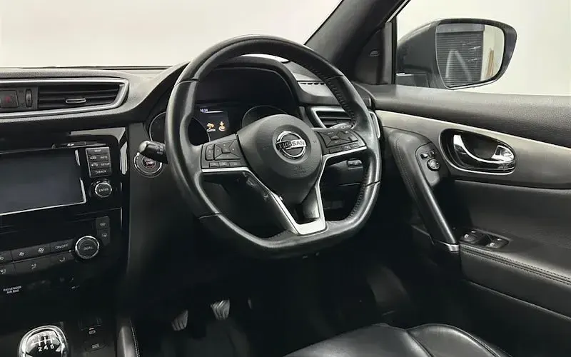 Used Nissan Qashqai Tekna+ 140 HP (102 kW) 2018 White SUV