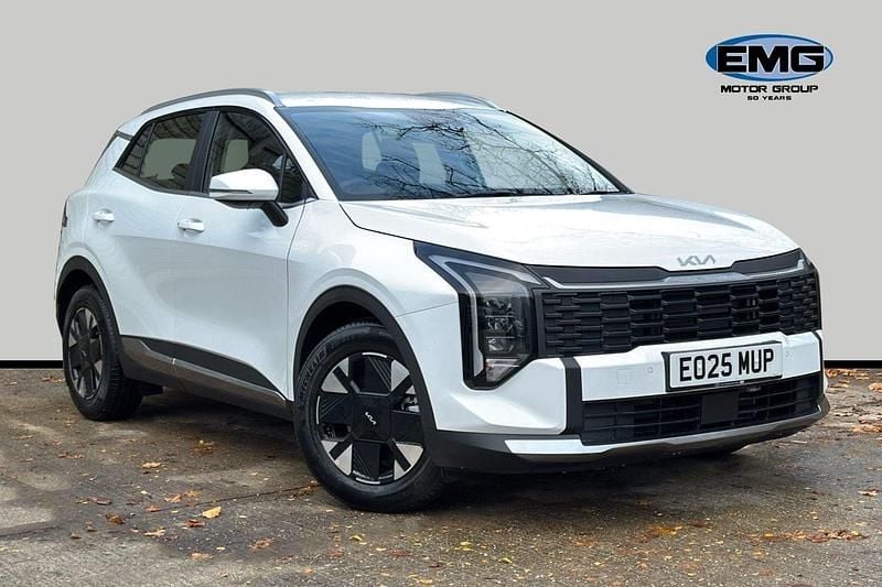 White Used 2025 Kia Sportage SUV | £27,195 (Super price) - Image 1/3