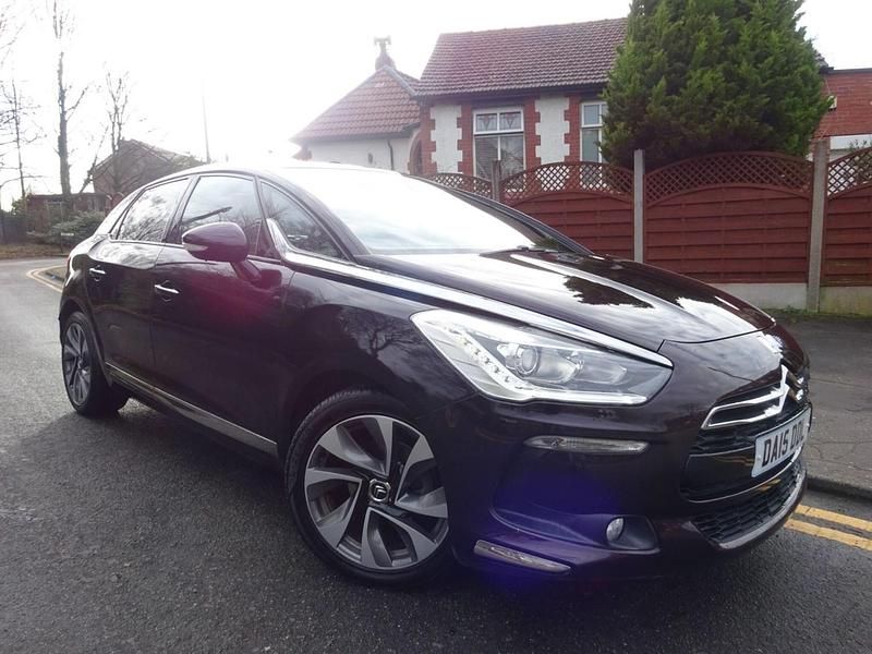 Begagnad Citroën DS5 120 HK (88 kW) 2015 Lila Halvkombi
