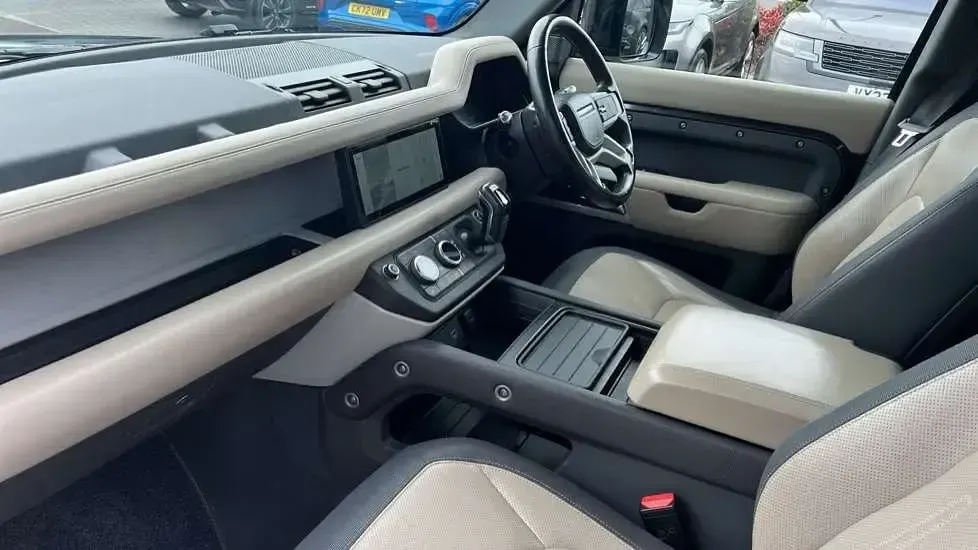 Używany Land Rover Defender HSE Dynamic 249 KM (183 kW) 2021 Szary SUV