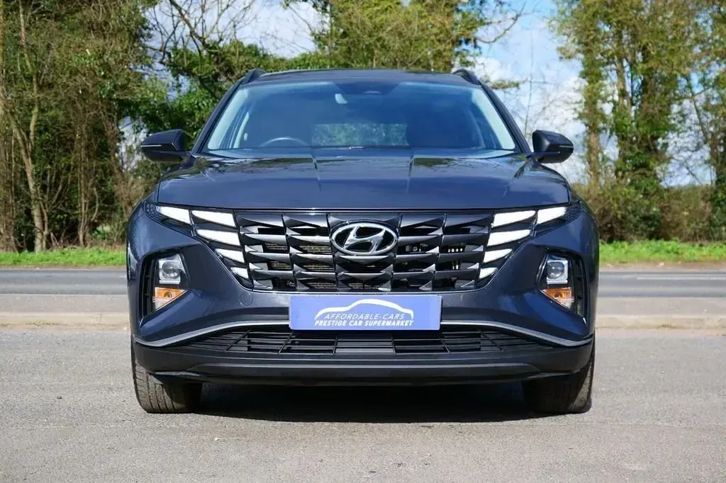 Usado Hyundai Tucson SE 230 CV (169 kW) 2021 Gris SUV