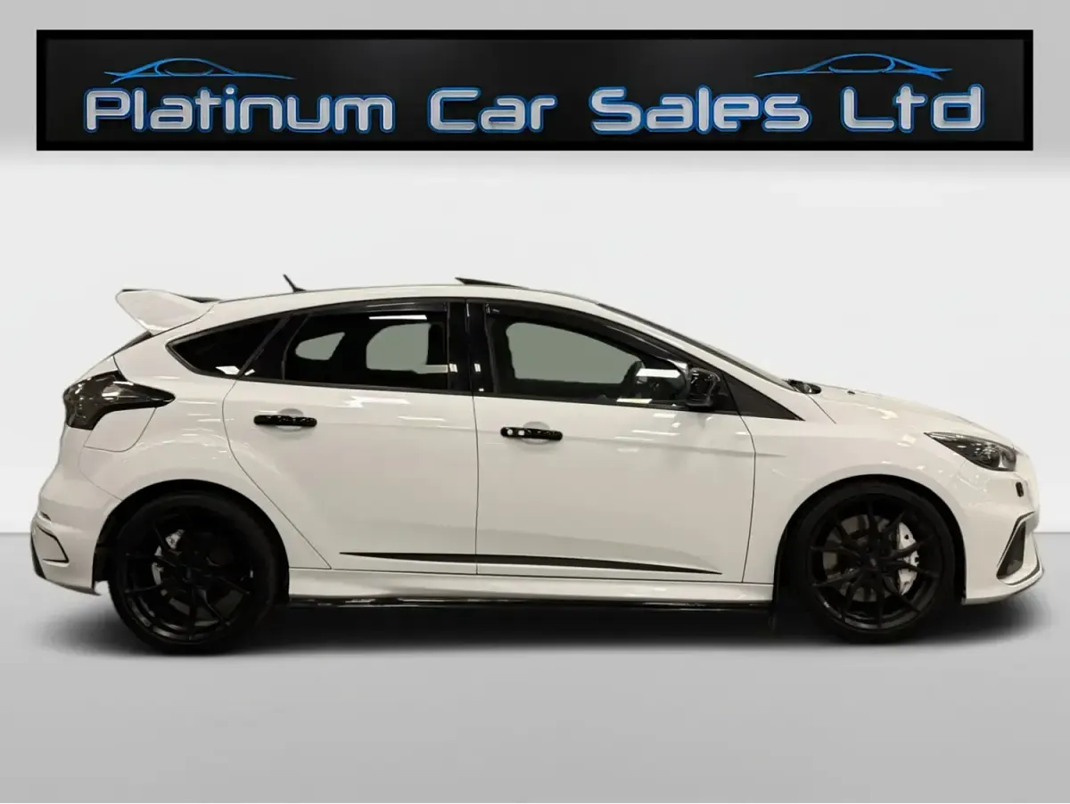 Used Ford Focus RS 350 HP (257 kW) 2017 White Hatchback