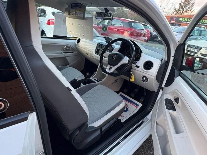 Used VW up! Beats 75 HP (55 kW) 2017 White Hatchback