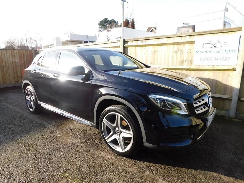 Used Mercedes GLA200 AMG Line Premium 156 HP (114 kW) 2017 Black SUV