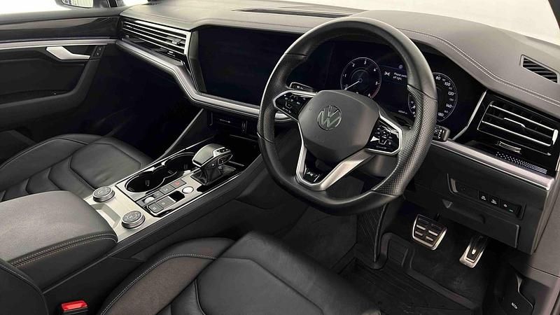 Used VW Touareg Black Edition 286 HP (210 kW) 2023 Pure white SUV