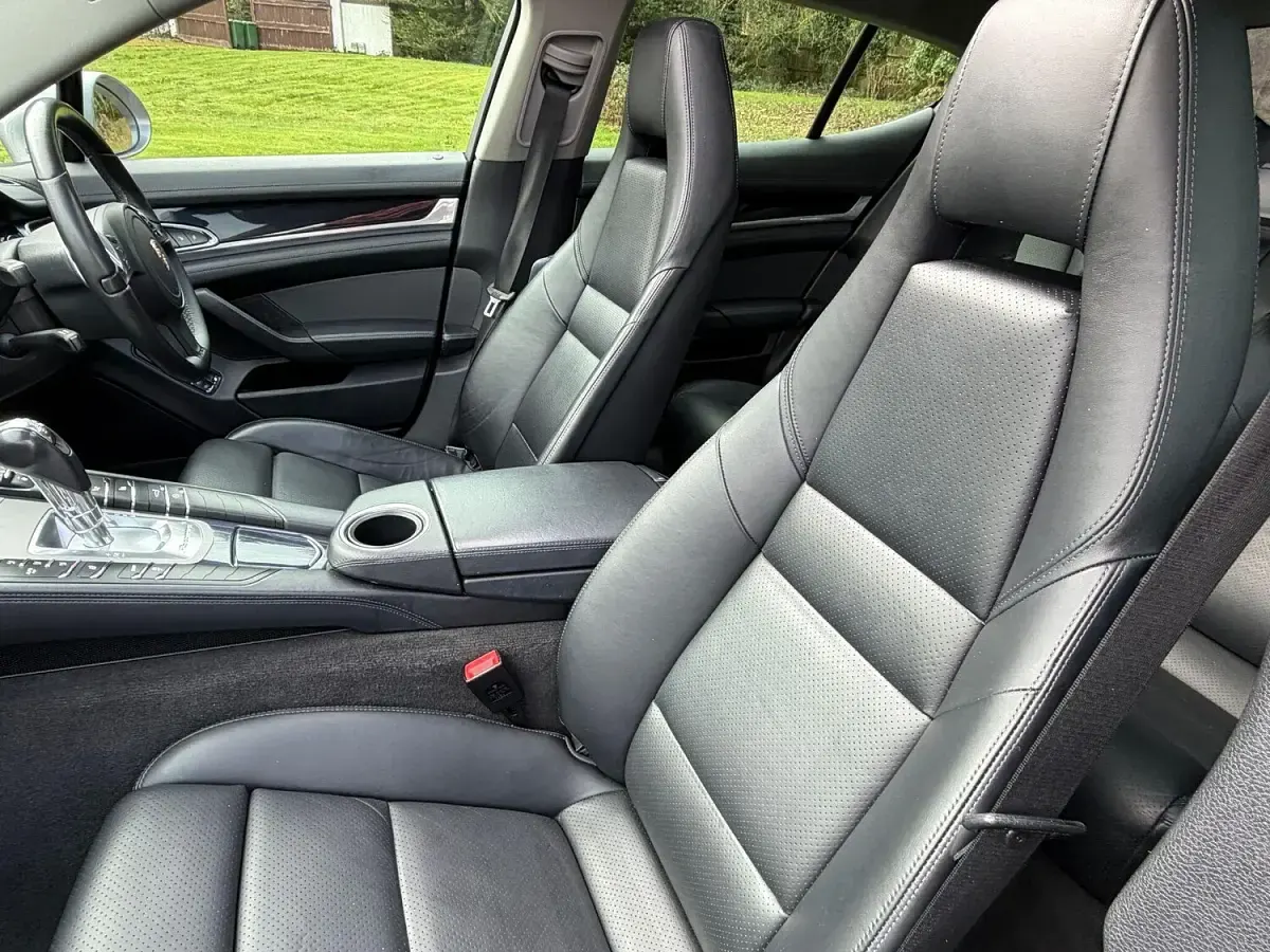 Used Porsche Panamera 250 HP (183 kW) 2012 Silver Hatchback