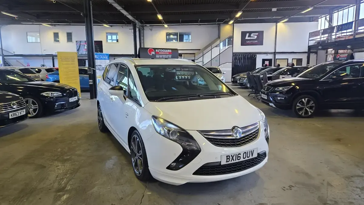 Used Vauxhall Zafira SRi 170 HP (125 kW) 2016 White MPV