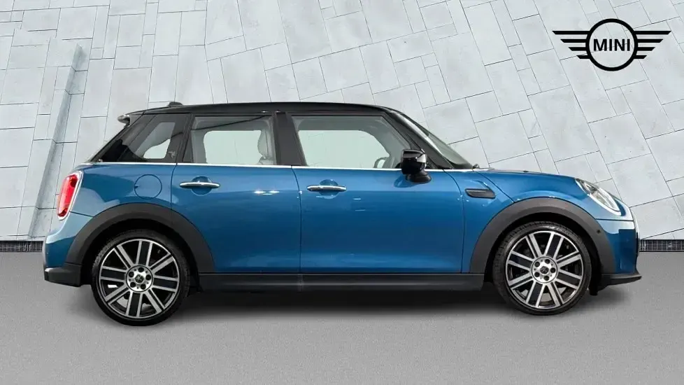 Used Mini Cooper Exclusive 134 HP (98 kW) 2023 Blue Hatchback