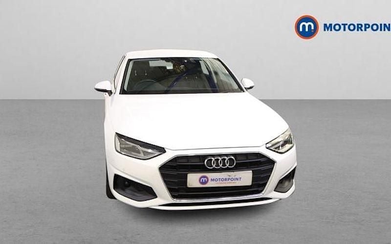 Usado Audi A4 150 HP (110 kW) 2022 Branco Sedan