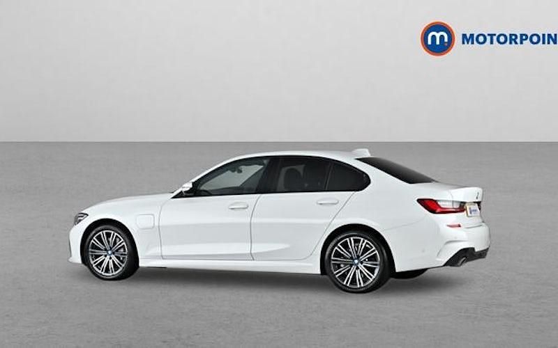 Usado BMW 330e M Sport 292 HP (214 kW) 2022 Branco Sedan