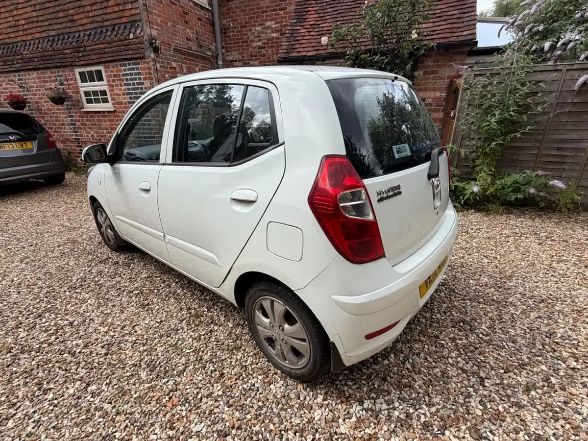 Used Hyundai i10 Active 86 HP (63 kW) 2012 White Hatchback
