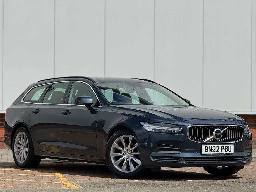 Used Volvo V90 Momentum 2022 Blue Estate