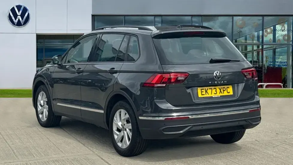 Used VW Tiguan Life 150 HP (110 kW) 2023 Urano grey SUV
